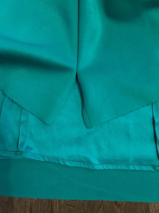 Green evening formal gown dress with jewelry - Picture 9 of 11